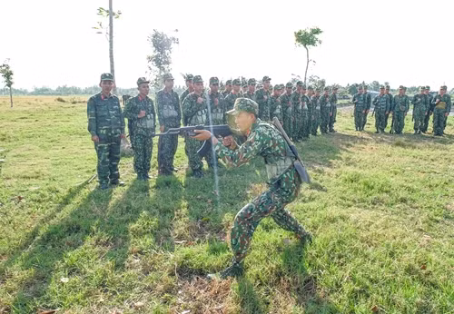 Huấn luyện chiến thuật từng người.