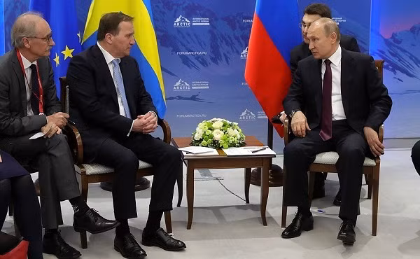 Putin bat loi phien dich khi gap Thu tuong Thuy Dien
