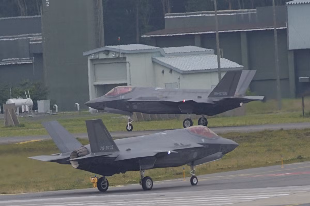 Khi gặp nạn trên chiếc F-35A chỉ có một phi công và cả hai đều được xác định là mất tích trên biển. Một chiến dịch tìm kiếm cứu hộ khẩn cấp đã được triển khai ngay sau khi tai nạn xảy ra, lực lượng Phòng vệ Biển và Cảnh sát Biển Nhật Bản đã điều động nhiều máy bay và tàu đến khu vực vùng biển chiếc F-35A xuất hiện lần cuối trên màn hình radar để tìm kiếm phi công mất tích. Nguồn ảnh: Wikimedia.