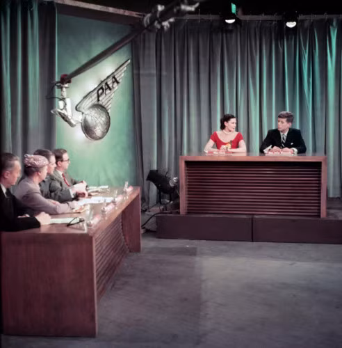 Kennedy tham gia chương trình Meet the Press của NBC phát sóng ngày 14/2/1954. Ảnh: Getty.