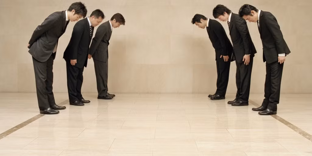 Sumimasen còn được người Nhật sử dụng trong trường hợp để nói lời cảm ơn một ai đó một cách thân mật, gần gũi.