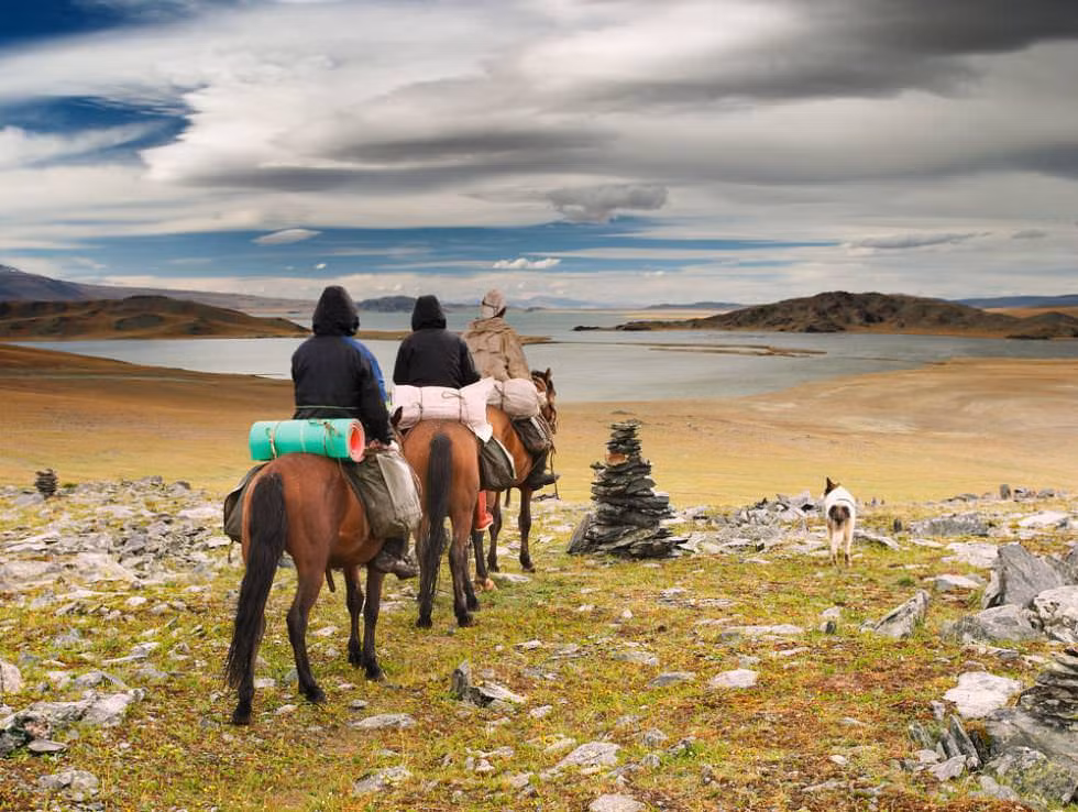 Với tổng diện tích 1.564.116 km2, Mông Cổ nhỏ hơn tiểu bang Alaska của Mỹ.