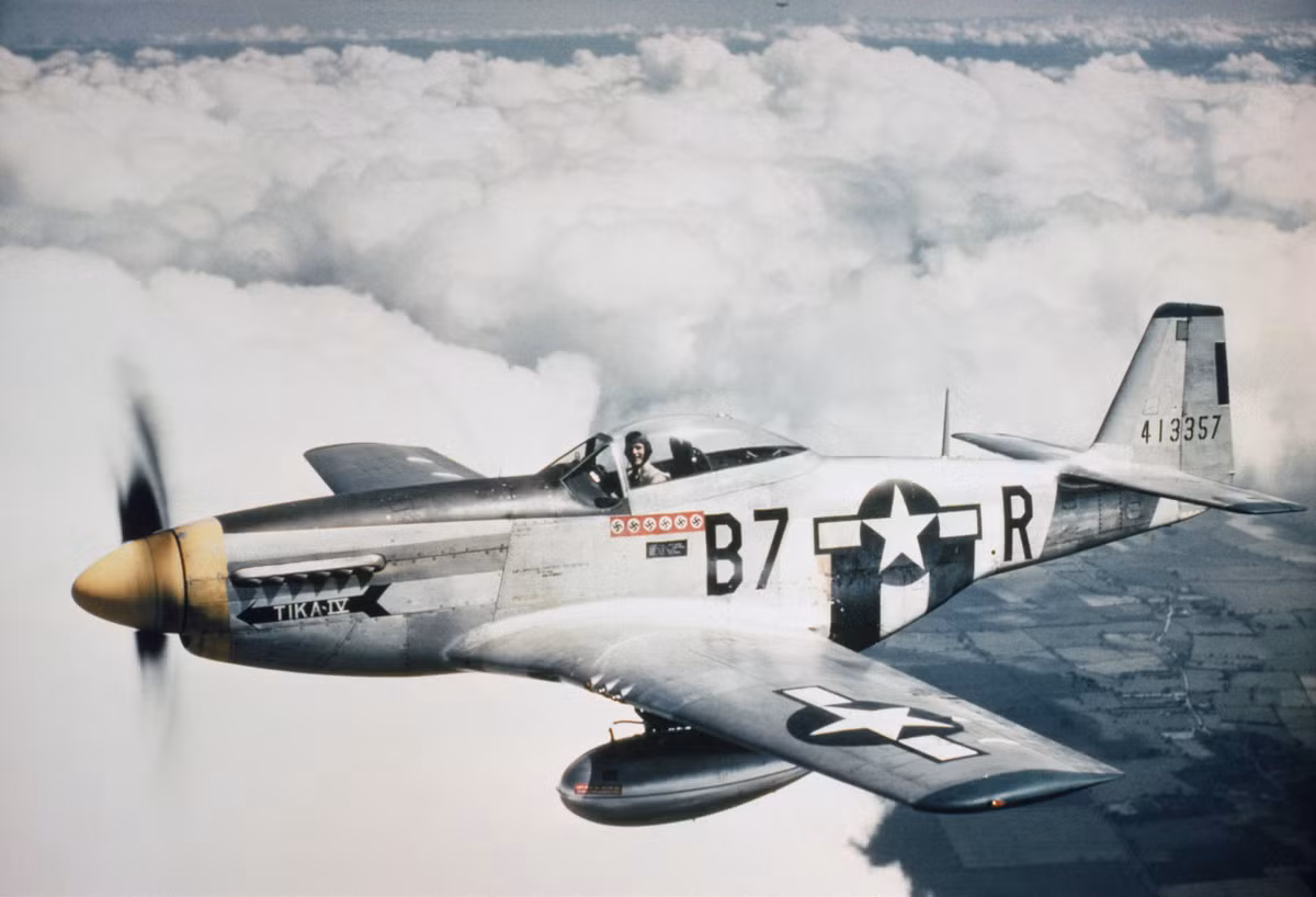 Máy bay P-51D Mustang làm nhiệm vụ năm 1944.