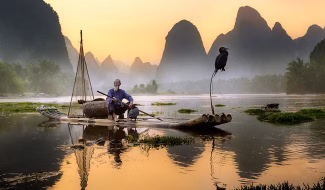 Quốc gia đông dân nhất thế giới nổi tiếng với nhiều thắng cảnh đẹp và bí ẩn. Từ năm 2016, Trung Quốc đã mở những tuyến tàu điện cao tốc mới, giúp du khách di chuyển thuận tiện giữa các địa điểm du lịch. Cuối năm 2017, Trung Quốc sẽ khai trương đài quan sát cao nhất thế giới trên tòa tháp Gargantuan ở Thượng Hải.