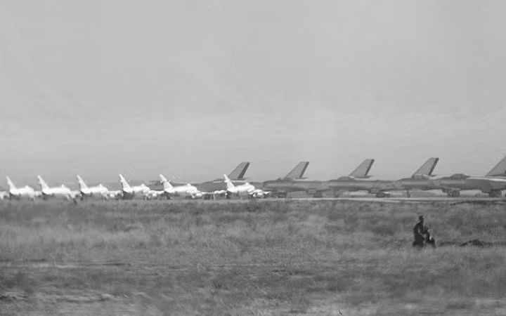 Các chiến đấu cơ MiG-15 và Il-28 của Không quân Afghanistan trong chuyến thăm của Tổng thống Mỹ.