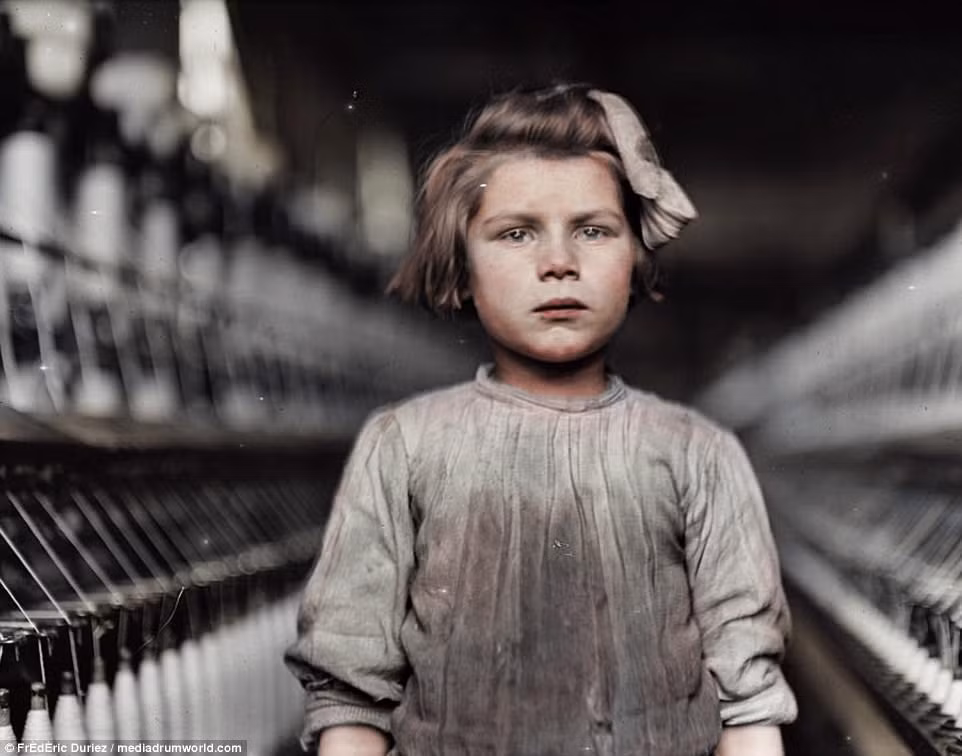 Một nữ công nhân "nhí" làm việc thường xuyên tại nhà máy bông ở Augusta, Georgia.