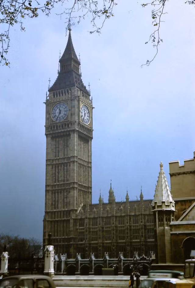 Tháp đồng hồ Big Ben nổi tiếng ở thành phố London, Anh.
