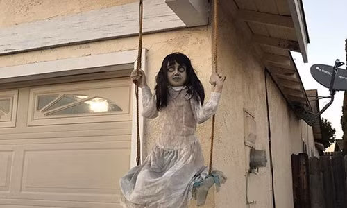 So "vai linh hon" voi phien ban “Em gai ma” truoc cua nha mua Halloween