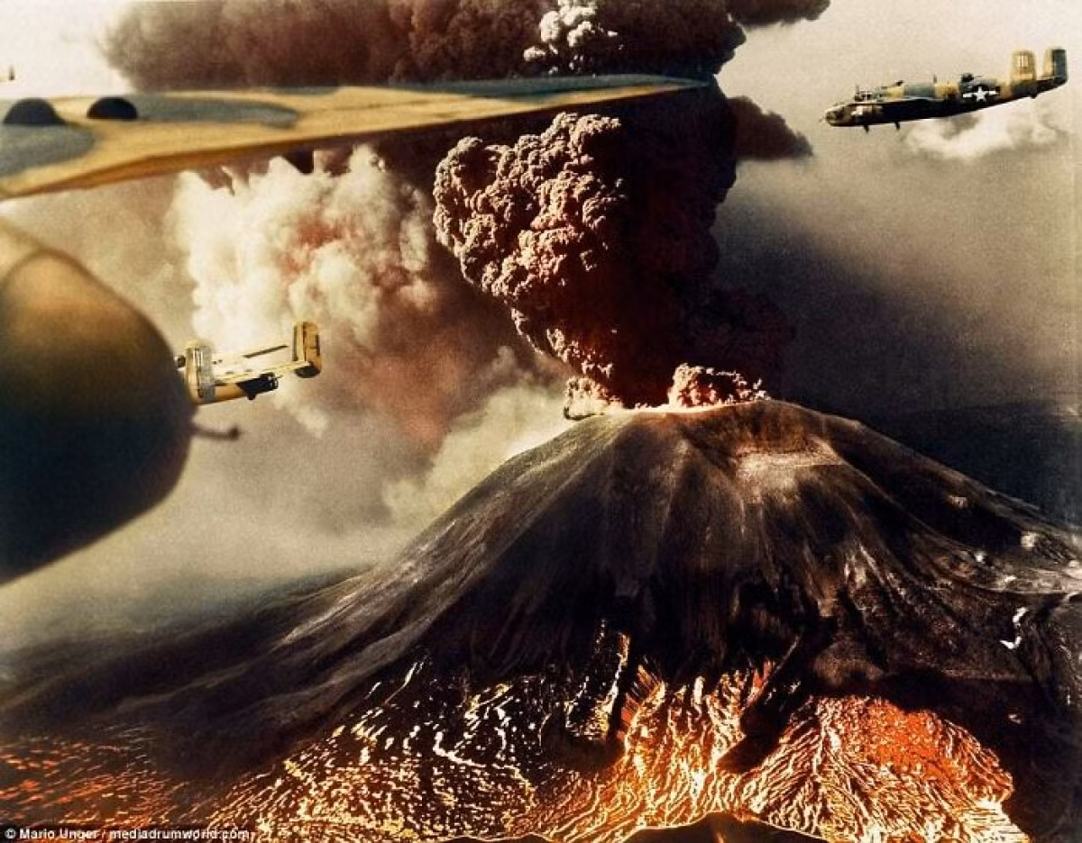 Lửa và giận dữ: Những chiếc máy bay B-25 bay trên bầu trời Italy khi ngọn núi Vesuvius phun trào dung nham và tro bụi. Vụ phun trào này đã khiến 57 người thiệt mạng, phá hủy làng San Sebastiano và San Giorg vào tháng 3/1944 trong khi quân đồng minh đang chiến đấu để giành ưu thế trên bầu trời.