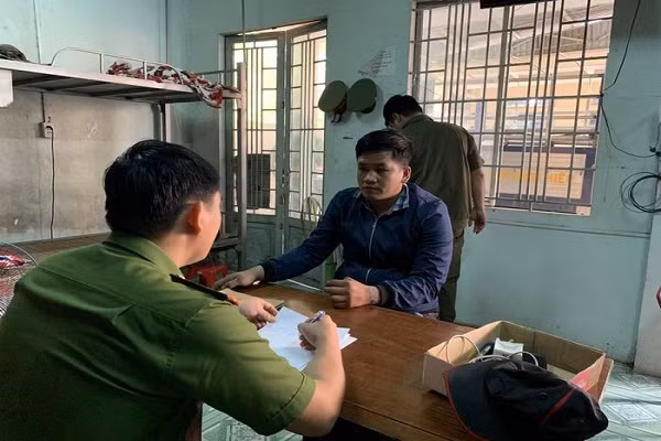 Lo ngai tinh trang dan tu xu ly cac hanh vi bat binh thay co quan chuc nang