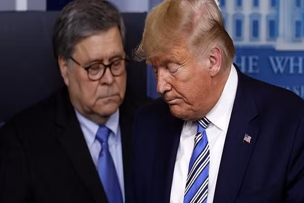 Trước đó, theo CNN, một nguồn tin am hiểu vấn đề cho biết, Tổng thống Trump đã đề cập đến khả năng sa thải Bộ trưởng Tư pháp Mỹ Willam Barr trong một cuộc họp vào ngày 11/12, nhưng khi đó chưa rõ liệu ông có thực hiện điều này trước khi kết thúc nhiệm kỳ vào tháng tới hay không. Ảnh: Euronews.