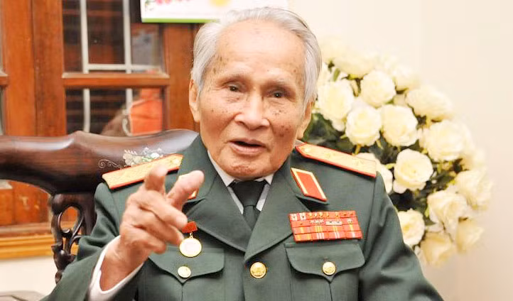 Tuong Thuoc: “COVID-19 la mot loai giac, bo doi xung tran la can thiet