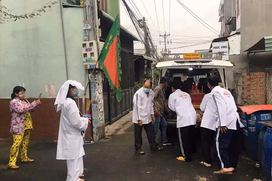 Co so y te tu choi cap cuu benh nhan: De nghi tam dinh chi, thu giay phep