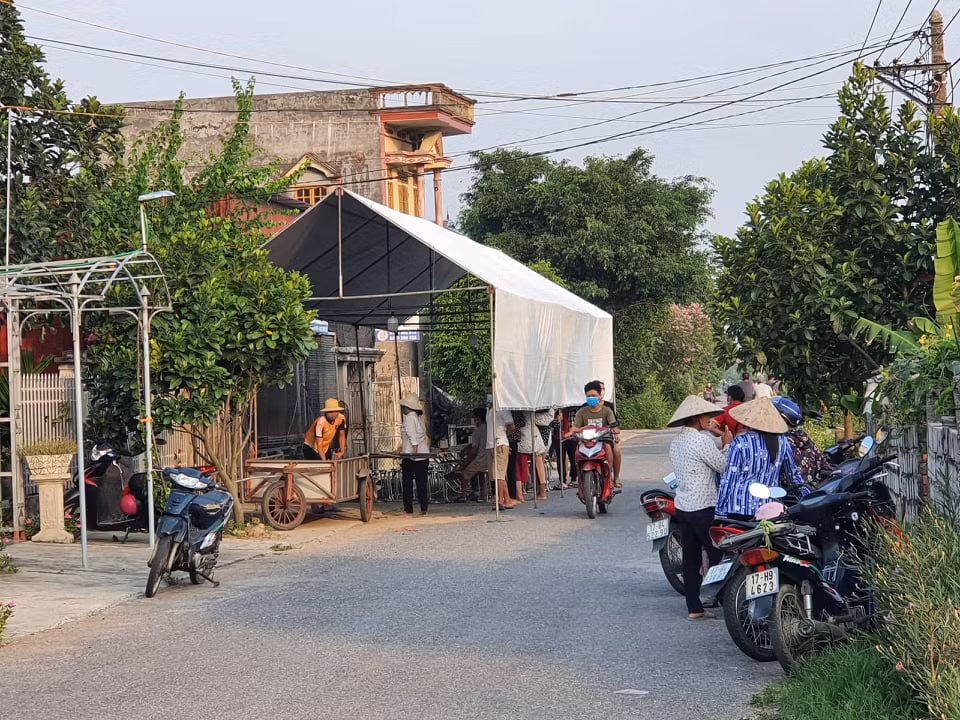 Thai Binh: Chong dung dao bau gan tuyp sat dam vo tu vong
