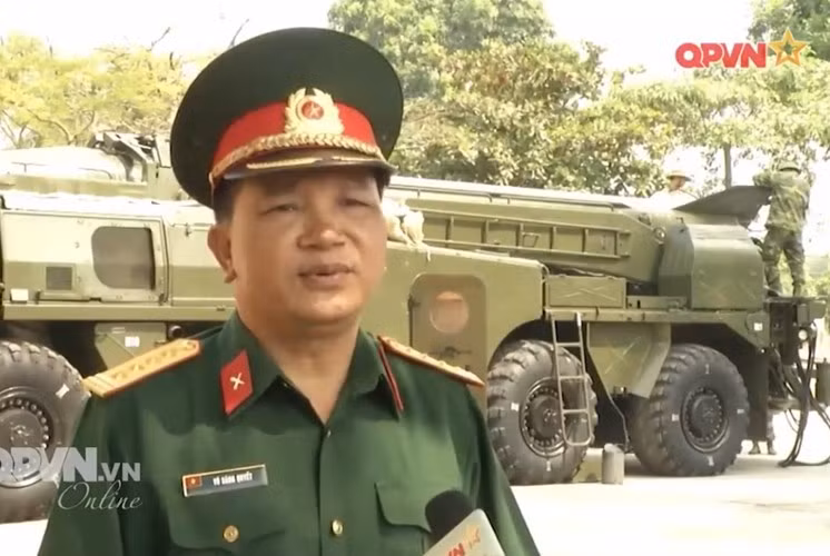 Trong 35 năm xây dựng và trưởng thành, cán bộ chiến sĩ Lữ đoàn 490 luôn nâng cao tinh thần huấn luyện sát với thực tế nhiệm vụ được giao, luôn chú trọng bồi dưỡng các lớp cán bộ chiến sĩ. Bên cạnh đó, đơn vị còn tự thực hiện việc bảo dưỡng, cải tiến tăng hạn tên lửa Scud. Nguồn ảnh: Kênh Quốc phòng Việt Nam