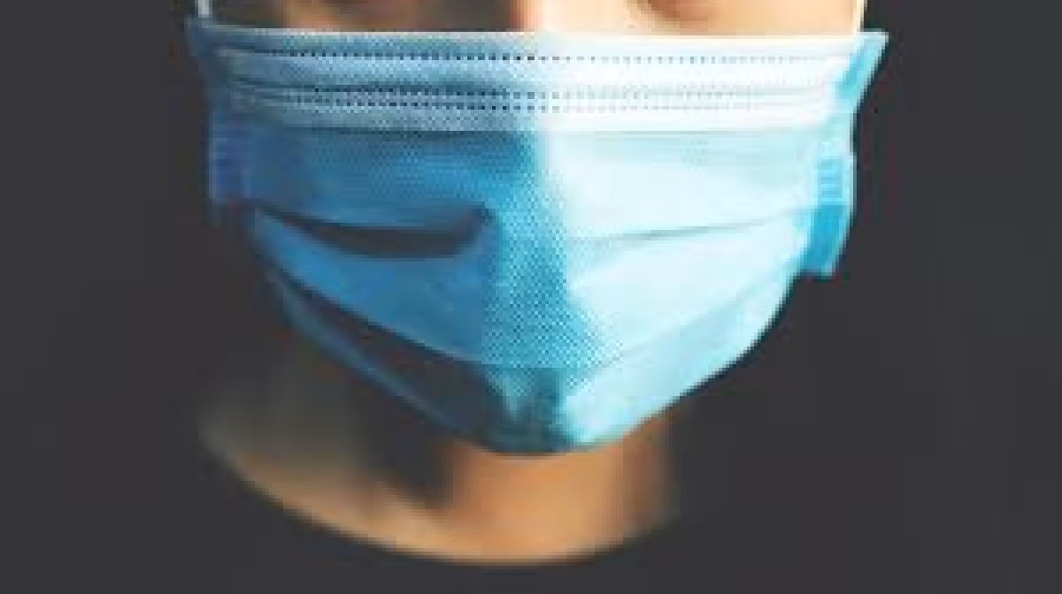  Cảnh báo thủ đoạn phát khẩu trang miễn phí có tẩm thuốc mê: Ngày 10/6, Công an tỉnh Kiên Giang đã phát đi thông báo cảnh báo người dân về thủ đoạn phát khẩu trang miễn phí có tẩm thuốc mê trong mùa dịch COVID-19 để chiếm đoạt tài sản. Theo đó, những đối tượng mạo danh cán bộ Ban chỉ đạo phòng chống dịch bệnh cấp phát khẩu trang miễn phí có tẩm thuốc mê để trộm cắp tài sản của người dân. 