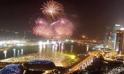 Vào dịp Tết Âm lịch, người dân Singapore thường tổ chức các chuyến du xuân, hành hương hay đi lễ chùa,...Ảnh: Straitstimes. 