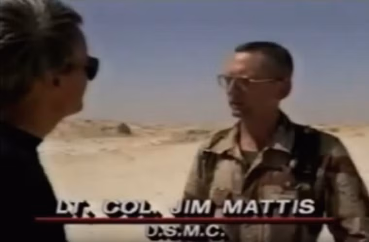Tom Brokow phỏng vấn Trung tá James Mattis trong chiến dịch Lá chắn sa mạc ngày 21/8/1990.