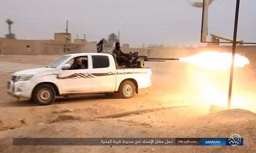 Hôm 27/1, các tay súng IS bị mắc kẹt dọc bờ đông sông Euphrates ở tỉnh Deir Ezzor đã mở cuộc tấn công dữ dội nhằm phá vỡ vòng vây ở thị trấn Gharanij và ngôi làng al-Bahra.