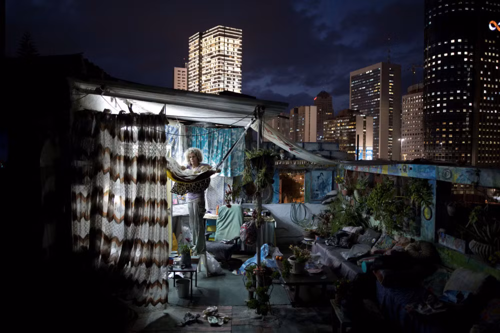 Nghệ sĩ Ana Ashury sử dụng sân thượng ở Ramat Gan, ngoại ô Tel Aviv, làm nơi làm việc. Ảnh chụp ngày 19/11/2017.