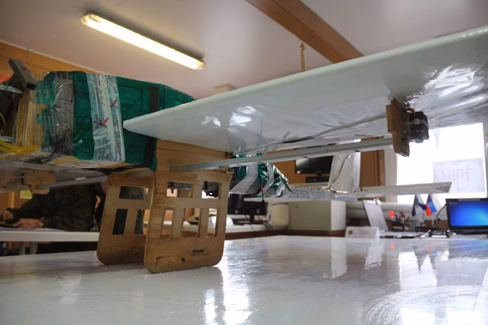 Một chiếc UAV của phiến quân tham gia tấn công các căn cứ của Nga ở Syria bị bắt sống. Ảnh: Bộ Quốc phòng Nga.