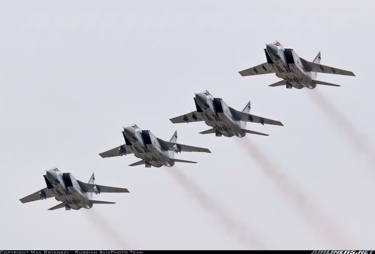 Nói về nhiệm vụ của việc đưa tiêm kích MiG-31 tới Syria, BQP Nga cho biết rằng, đó là nhằm bảo đảm an toàn đường không cho căn cứ Hmeymin, cũng như hoạt động của Không quân Nga và Syria tại đây. Nguồn ảnh: Airlines.net