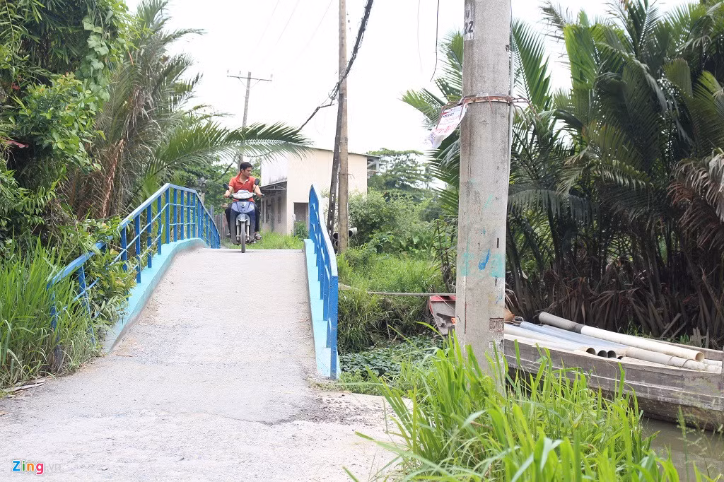 Vào sâu bên trong, điều kiện sống của người dân bán đảo Thanh Đa càng chật vật.