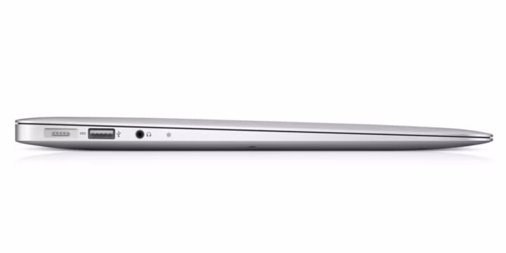 5. Một trong những tính năng tốt nhất của Apple là bộ sạc MagSafe, dạng phích cắm từ hóa bảo đảm thiết bị của bạn không bị rơi nếu có lỡ bị vướng dây. Thế nhưng ở MacBook mới, cổng sạc này bị thay thế bởi cổng USB-C.