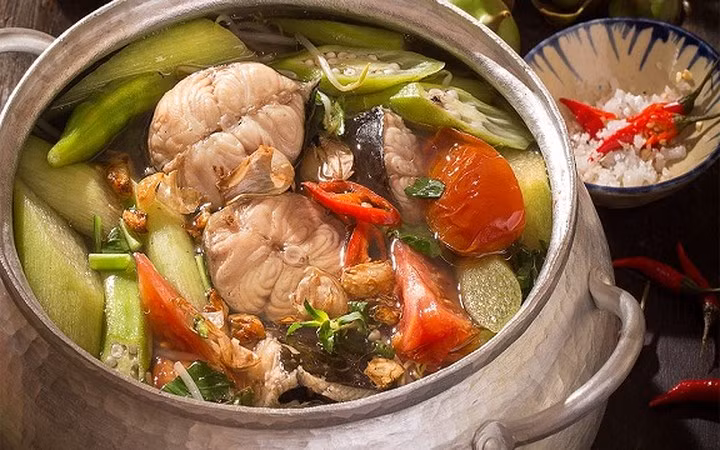 Cá ngát là thực phẩm tốt cho sức khỏe vì rất giàu chất dinh dưỡng như canxi, sắt, các loại vitamin B1, B2, omega-3,... Từ cá ngát có thể chế biến thành nhiều món ăn ngon và bổ dưỡng như cháo cá ngát cốt dừa, cá ngát kho tộ, cá ngát xào lăn, canh chua cá ngát...