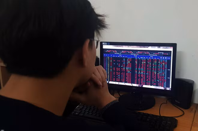 Nhà đầu tư đã trải qua hai phiên giao dịch khiến 14 tỷ USD của thị trường bị thổi bay. Ảnh minh họa: QT.