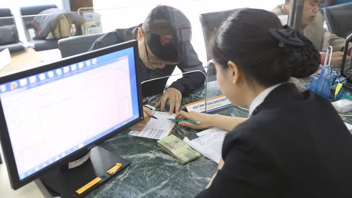Quy mô vốn ngân hàng càng tăng, càng lớn đang và sẽ đặt ra áp lực tạo được lợi nhuận tương xứng trong khi khó đẩy cao tăng trưởng tín dụng - Ảnh: Quang Phúc.