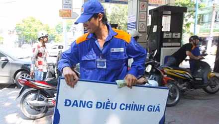 Cong bo gia xang dau ban le ngay 4/6 khong thay doi