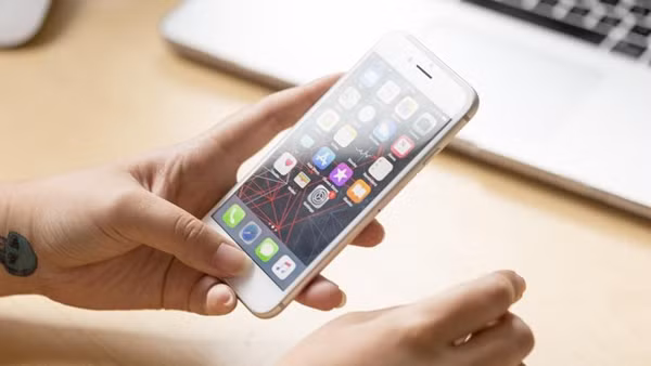 Ai cung nghi sac pin kieu nay hai smartphone nhung tat ca da nham