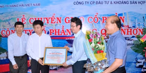 Dai gia dat Bac thau tom cang Quy Nhon gia re la ai?