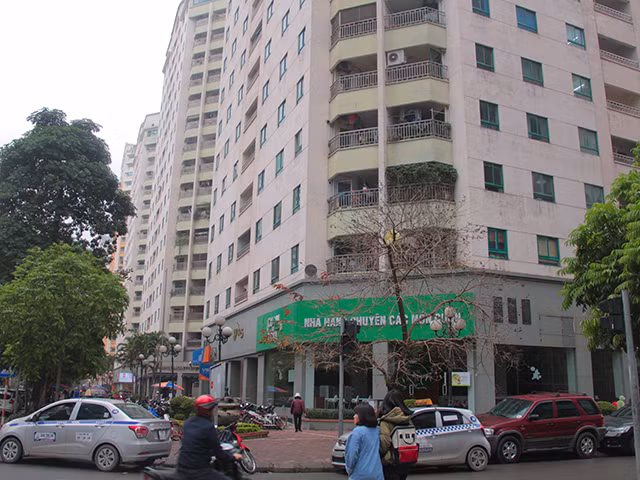Tọa lạc trên trục đường Hoàng Đạo Thúy, nằm trong quần thể khu đô thị Đông Nam Trần Duy Hưng, Trung Hòa Nhân Chính được thừa hưởng nhiều lợi ích sẵn có của một khu đô thị sầm uất bậc nhất thủ đô. 