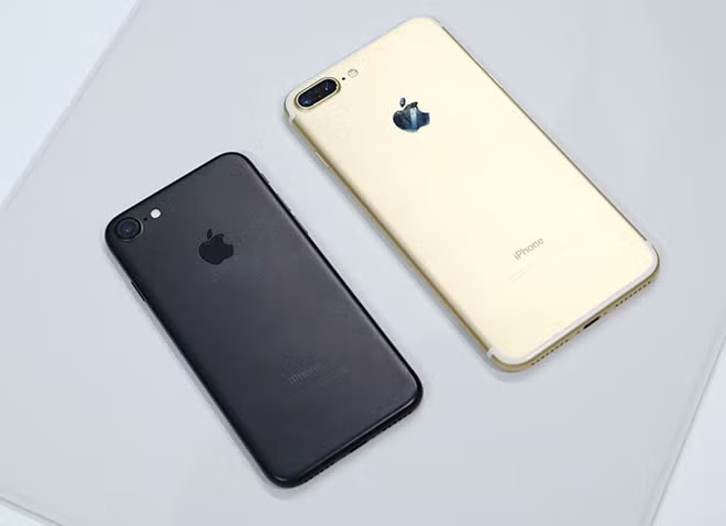 Nếu mua máy khóa mạng, giá iPhone 7, 7 Plus chỉ ngang với một vài smartphone tầm trung. Nếu mua máy khóa mạng, giá iPhone 7, 7 Plus chỉ ngang với một vài smartphone tầm trung.