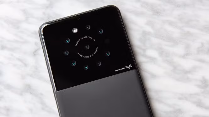 Điện thoại có 9 camera ở mặt lưng. Ảnh: Twitter. Điện thoại có 9 camera ở mặt lưng. Ảnh: Twitter.