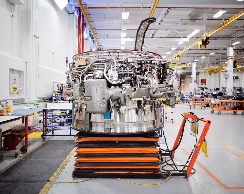 Một động cơ của máy bay Airbus A321 được sản xuất tại nhà máy Pratt &amp; Whitney, thành phố Middletown, bang Connecticut, Mỹ. Ảnh: New York Times.