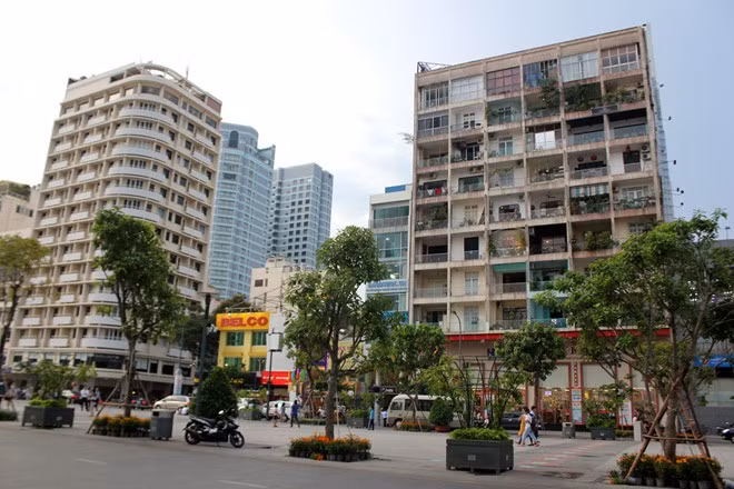 Gia mat bang pho di bo Sai Gon tang dung nguoc