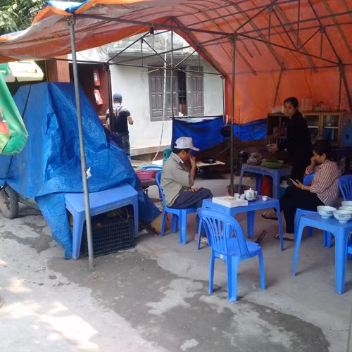 Hàng quán phủ bạt, không được kinh doanh tại Khu Du lịch Tràng An cổ.