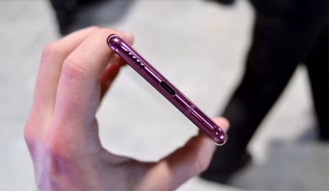 Sự xuất hiện của LG V30 màu hồng phớt vào dịp đầu năm được nhắm đến những cặp đôi trong ngày Valentine sắp tới.