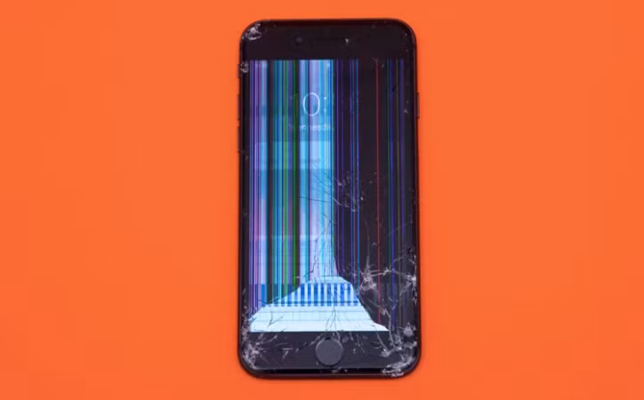 iPhone 8 vượt qua tất cả các thử nghiệm cho đến thử nghiệm thả rơi 1,8 mét úp mặt xuống bê tông. Như vậy, chiếc smartphone của Apple chưa được thử sức với màn thả rơi vào toilet. (Điểm: 4,9/10).