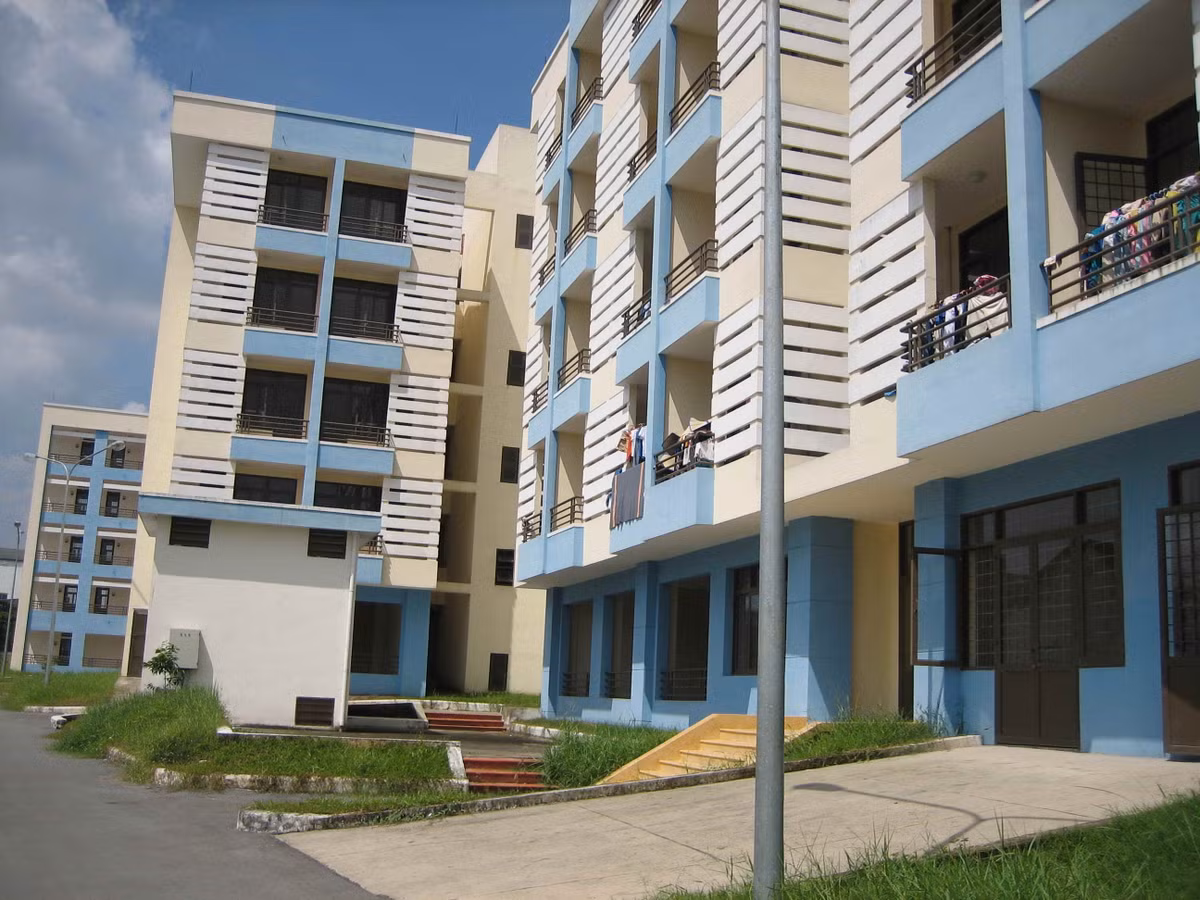 Việc TP.HCM không được phép xây dựng nhà ở có diện tích dưới 45 m2 càng khiến cho giấc mơ mua nhà giá rẻ ở TP.HCM đối với nhiều người vẫn rất xa vời.