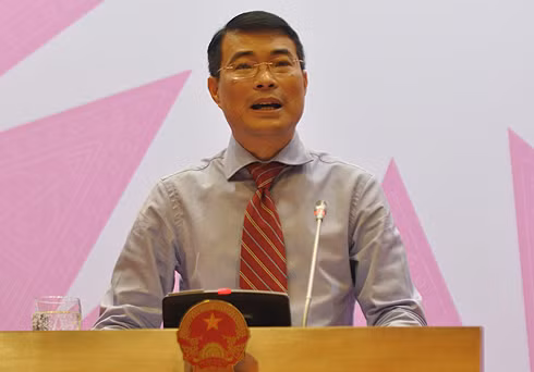 Ong Le Minh Hung tro thanh Thong doc NHNN tre nhat lich su