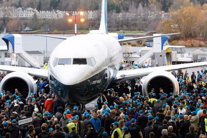 Boeing cho biết, phiên bản này tăng thêm 20% hiệu suất và tiết kiệm chi phí hơn so với các phiên bản 737 trước đó, bao gồm chi phí vận hành thấp hơn 5% so với 737 Max 8.