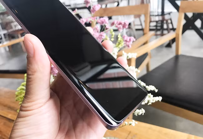 Màn hình vô cực Infinity Display tràn viền thực sự quá đẹp với cả những tín đồ công nghệ khó tính nhất.