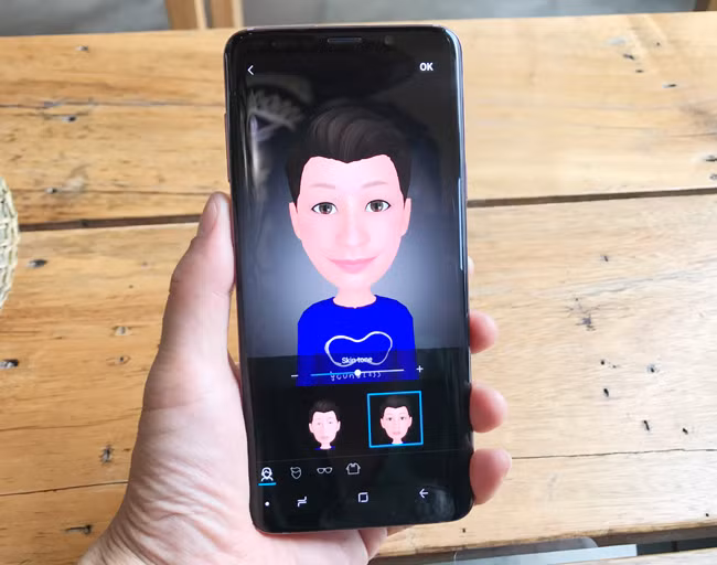 Tính năng tạo biểu tượng cảm xúc cá nhân thông minh AR Emoji, Galaxy S9 và S9+ đảm bảo rằng người dùng sẽ không bỏ lỡ một khoảnh khắc nào.