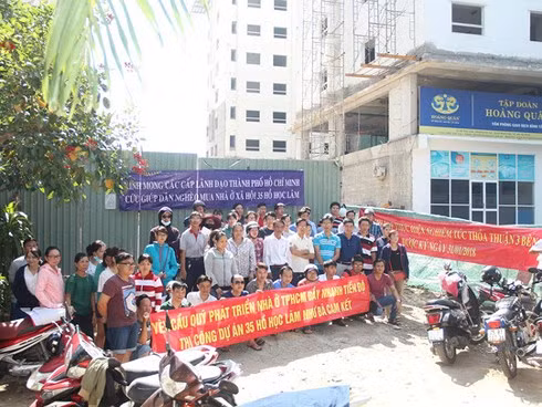 Du an NOXH 35 Ho Ngoc Lam lai tre hen, khach cau cuu khap noi