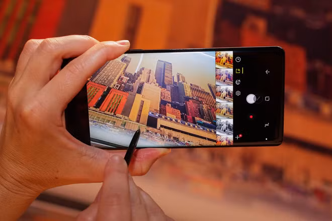 Vì sao màn hình Galaxy Note 8 được đánh giá toàn diện nhất hiện nay? - Hình 2 Vi sao man hinh Galaxy Note 8 duoc danh gia toan dien nhat hien nay?-Hinh-2
