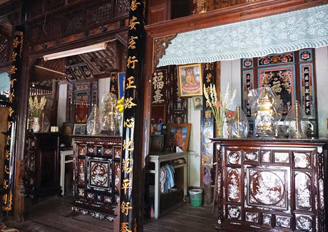 Nhắc đến những điểm hội tụ nhà xưa khá nhiều là cù lao Bình Thủy (Châu Phú, An Giang), nay còn khoảng 30 căn, được xây dựng trong khoảng những năm cuối thế kỷ XIX đến nửa đầu thế kỷ XX, có quy mô và giá trị nghệ thuật khác nhau.